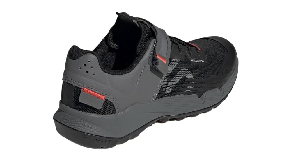 FIVE TEN TRAILCROSS CLIP-IN W SHOES in Core Black/Grey Three/Red - Image 4 of 4