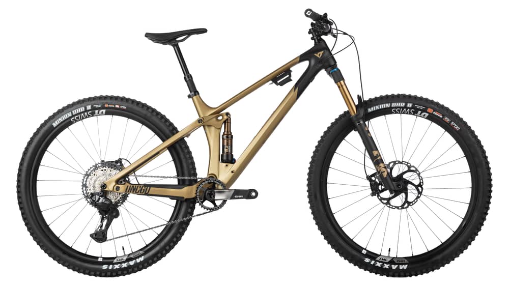 YT Izzo 29 CF Core 4 2025 Bike