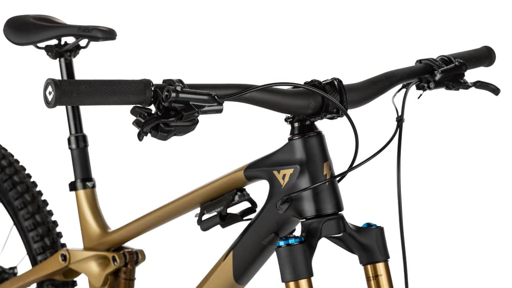 YT Izzo 29 CF Core 4 2025 Bike