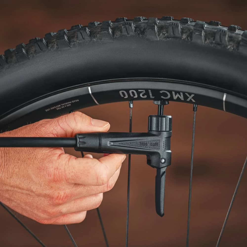 Feedback Pneuma Compact Charger Floor Pump