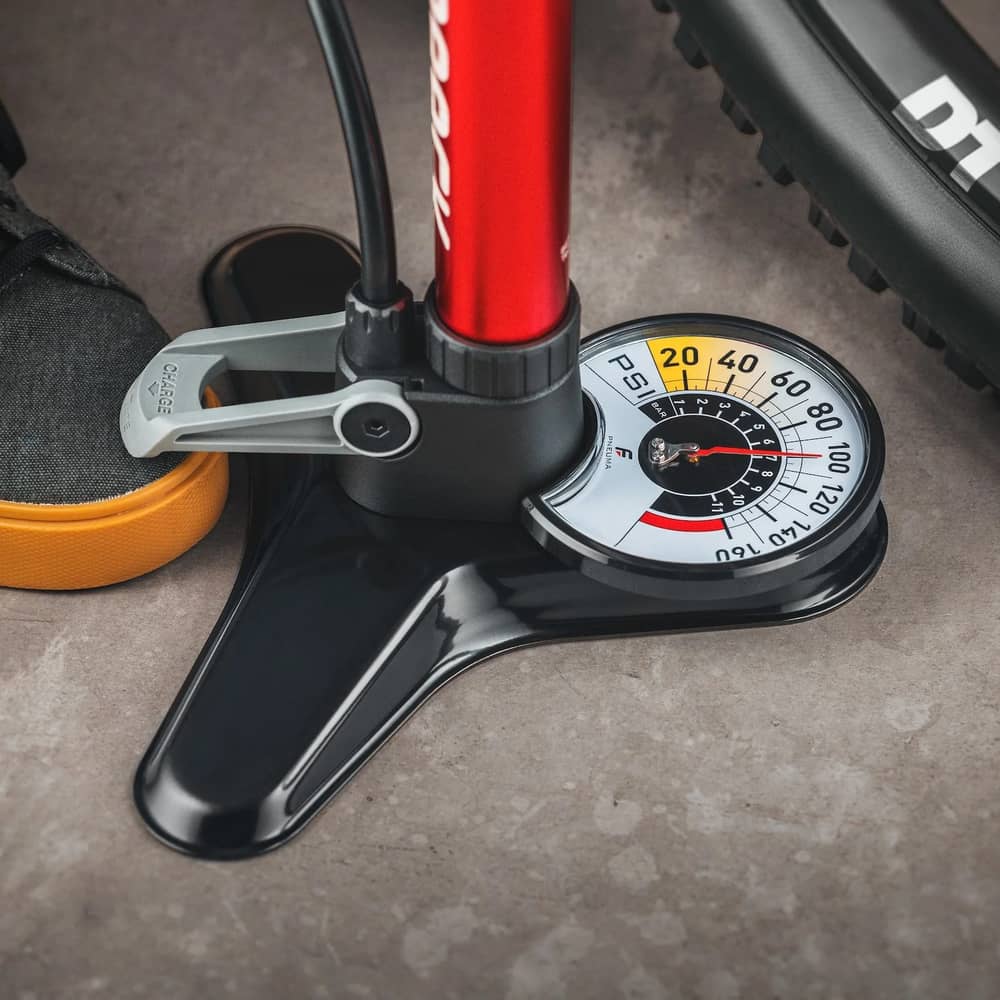 Feedback Pneuma Compact Charger Floor Pump
