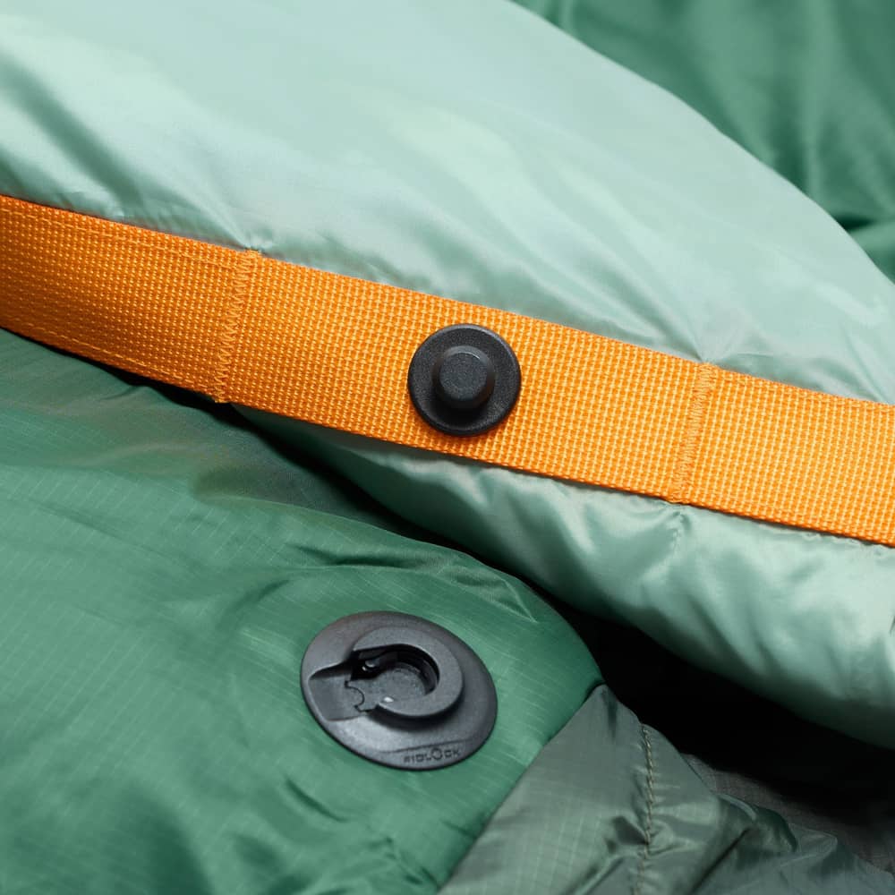 Marmot Wraptor 30 Synthetic Long Sleeping Bag in Deep Forest/Fraser Fir - Image 8 of 10