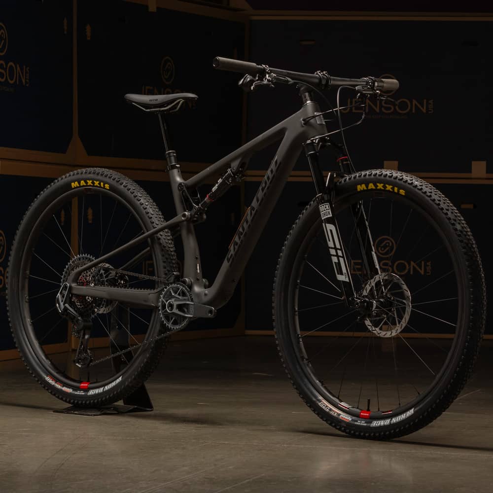 Santa Cruz Blur 4 CC 29 X0 AXS RSV Bike in Matte Carbon - Image 6 of 6