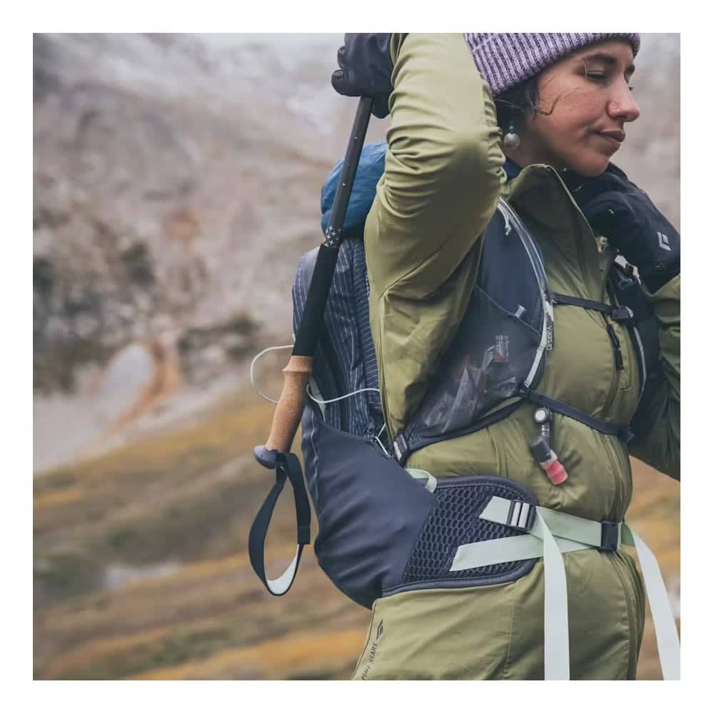 Black Diamond Women's Pursuit 15 Backpack in Carbon Foam Green - Image 5 of 5