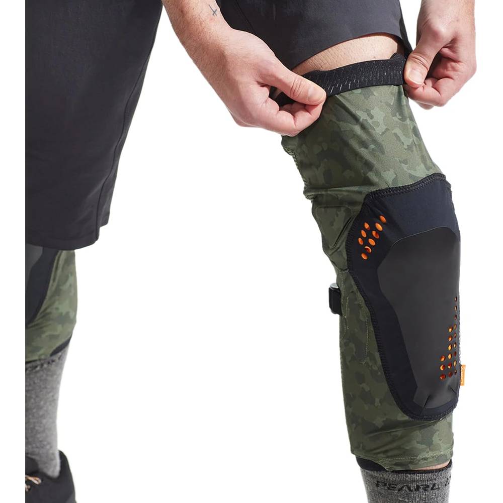 Pearl Izumi UNISEX Elevate Knee Guard in Forest Camo - Image 3 of 3