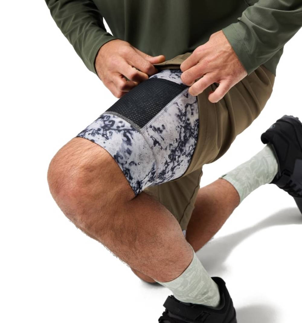 Endura Sultrac Humvee 8" Short(Lined) in Bungee Cord - Image 4 of 4