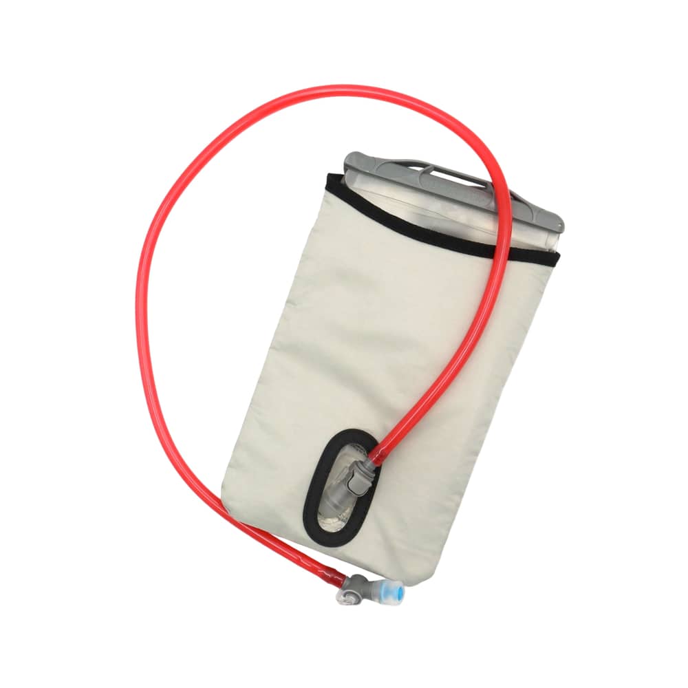 USWE Race 2.0 Hydration Pack in Black - Image 3 of 3