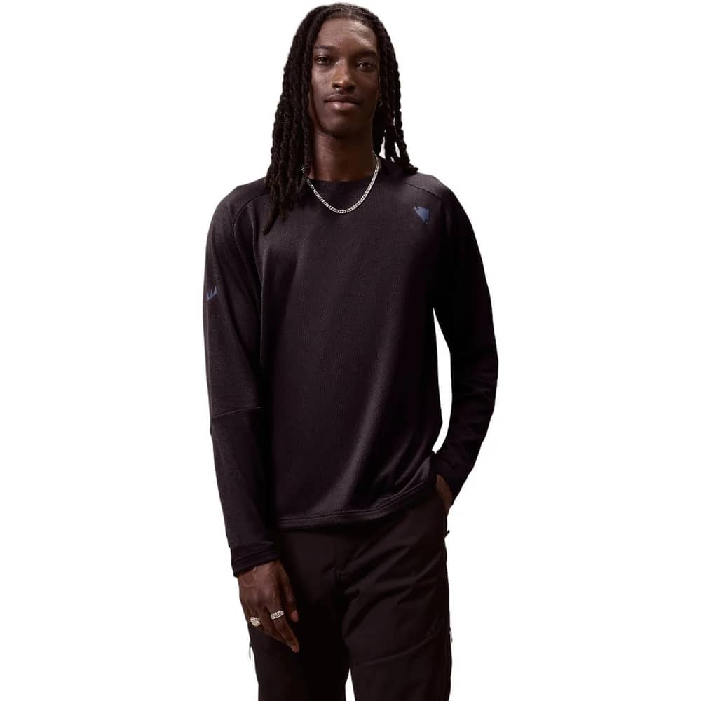 Endura Men's AllTrack Roam Fleece in Black - Image 3 of 4