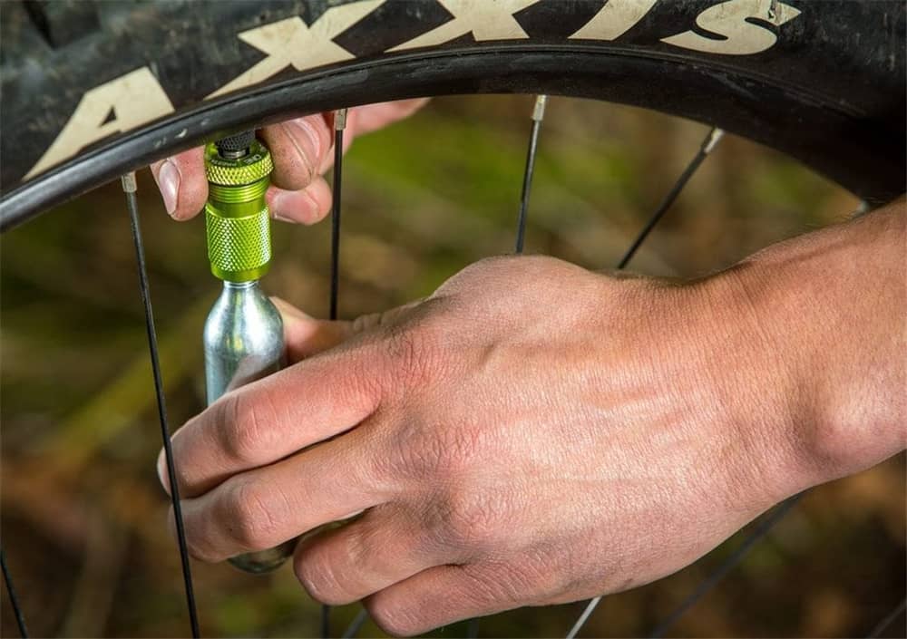 Oneup Components Edc Pump in Black - Image 4 of 10